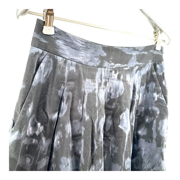 Theory | 0 Gray Abstract Mini Skirt Pleated - Picture 4 of 12
